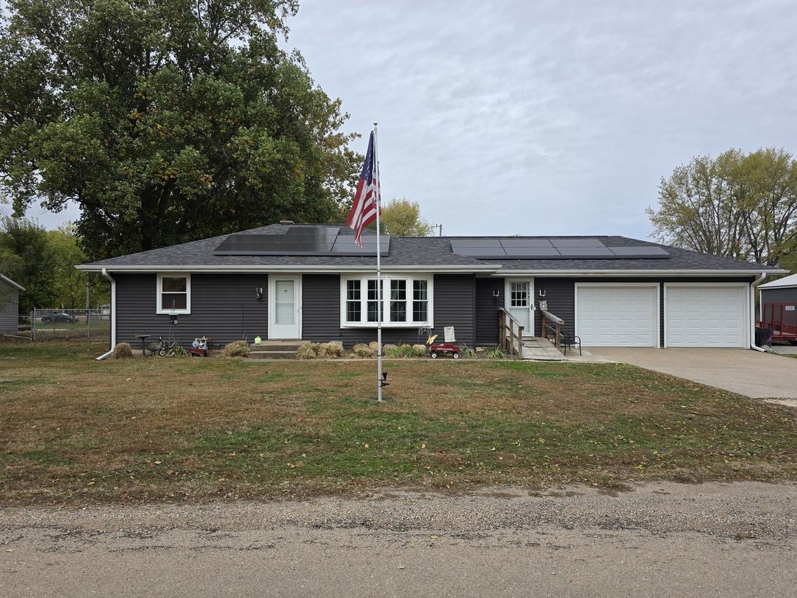 603 1st St., Lyndon, IL 61261
