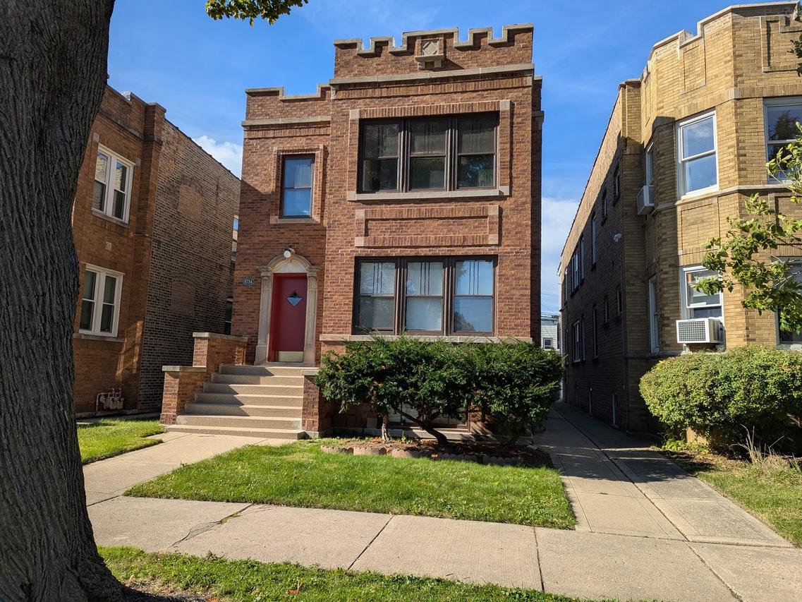 6734 N Campbell Ave., Chicago, IL 60645