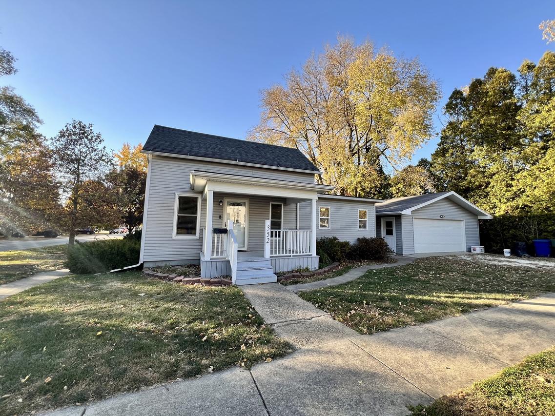352 S Vermillion St., Paxton, IL 60957