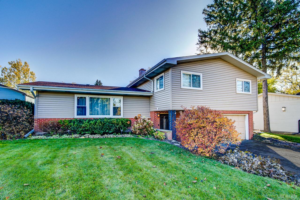 571 Hitchcock Ave., Lisle, IL 60532