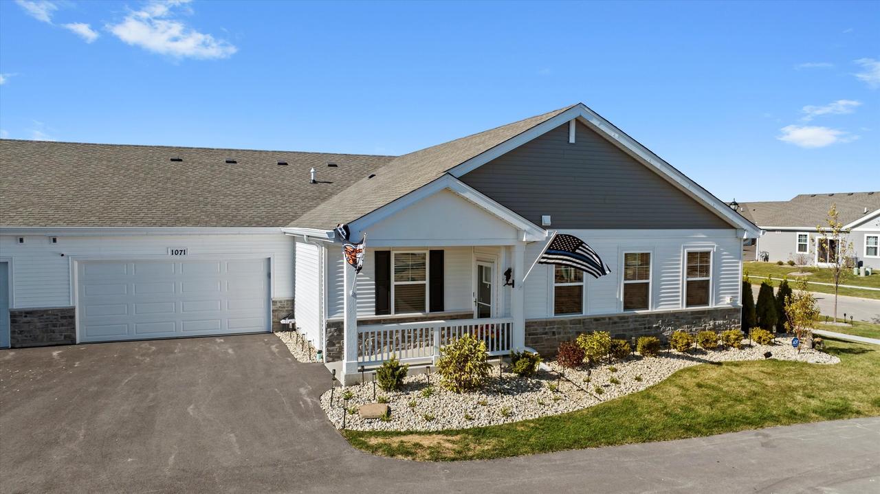 1071 Williamsburg St., Pingree Grove, IL 60140