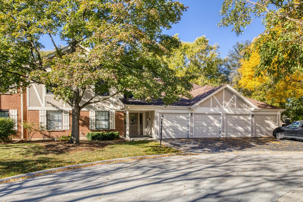 1182 Buckingham Ct. #D2, Wheeling, IL 60090