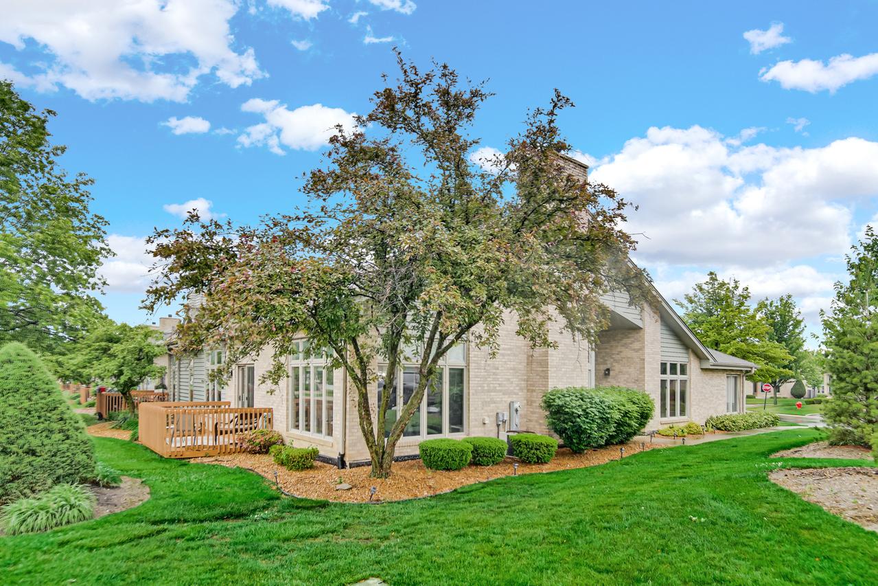 19 W Bay Rd., Palos Heights, IL 60463