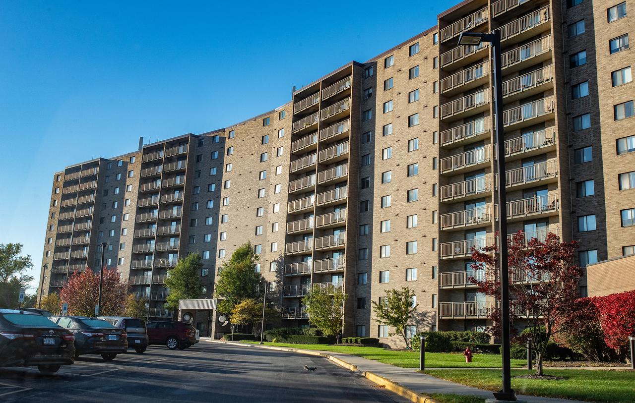 6340 Americana Dr. #513, Willowbrook, IL 60527