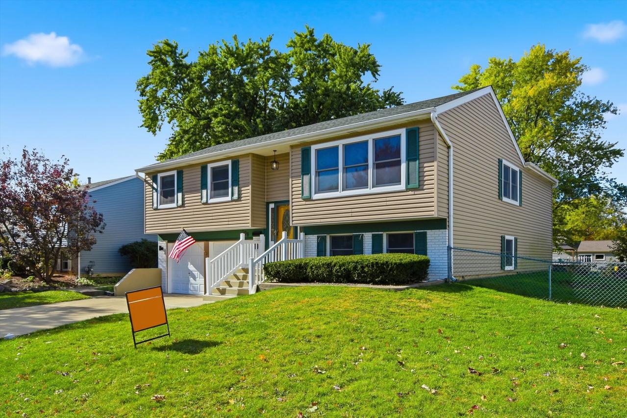 108 Idlestone Ln., Schaumburg, IL 60194