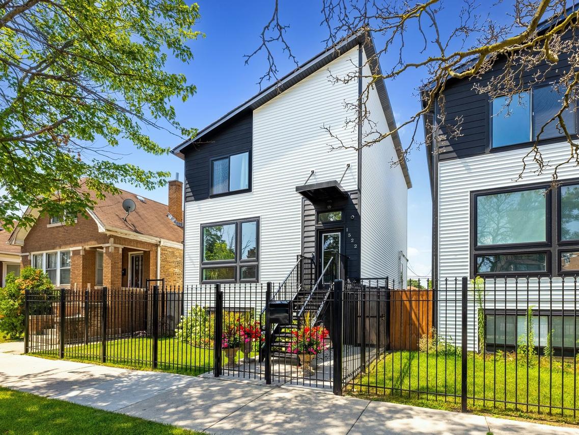 1522 N Leamington Ave., Chicago, IL 60651