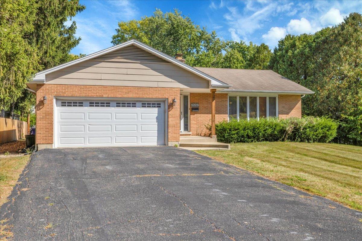 1223 Westhaven Dr., Wheaton, IL 60189
