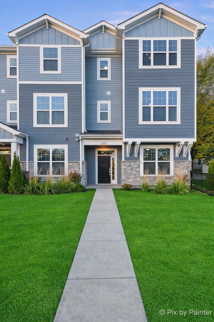 128 E Main St., Cary, IL 60013