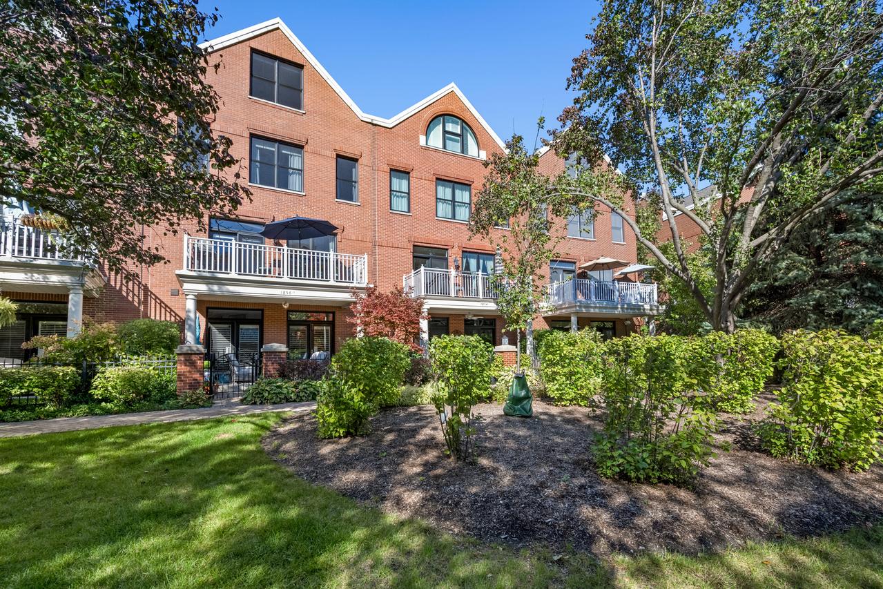 1856 Admiral Ct., Glenview, IL 60026