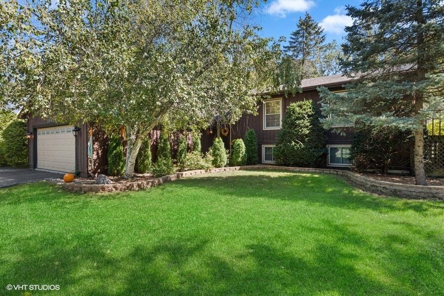 28855 N Garland Rd., Wauconda, IL 60084