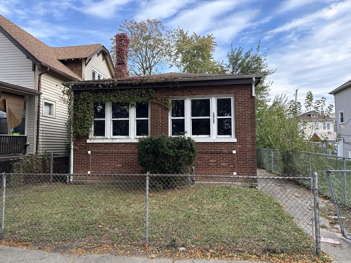 10721 S Prairie Ave., Chicago, IL 60628