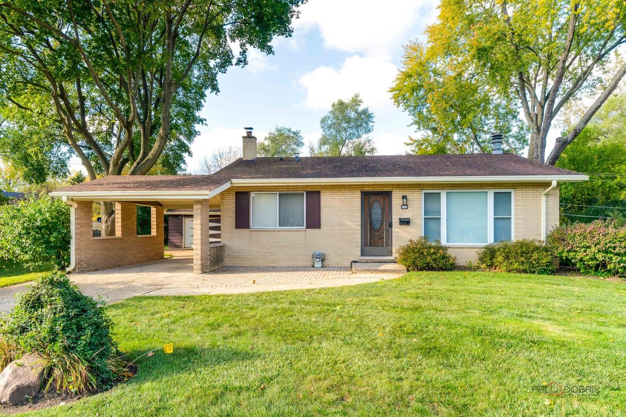 701 Thomas Ct., Mundelein, IL 60060