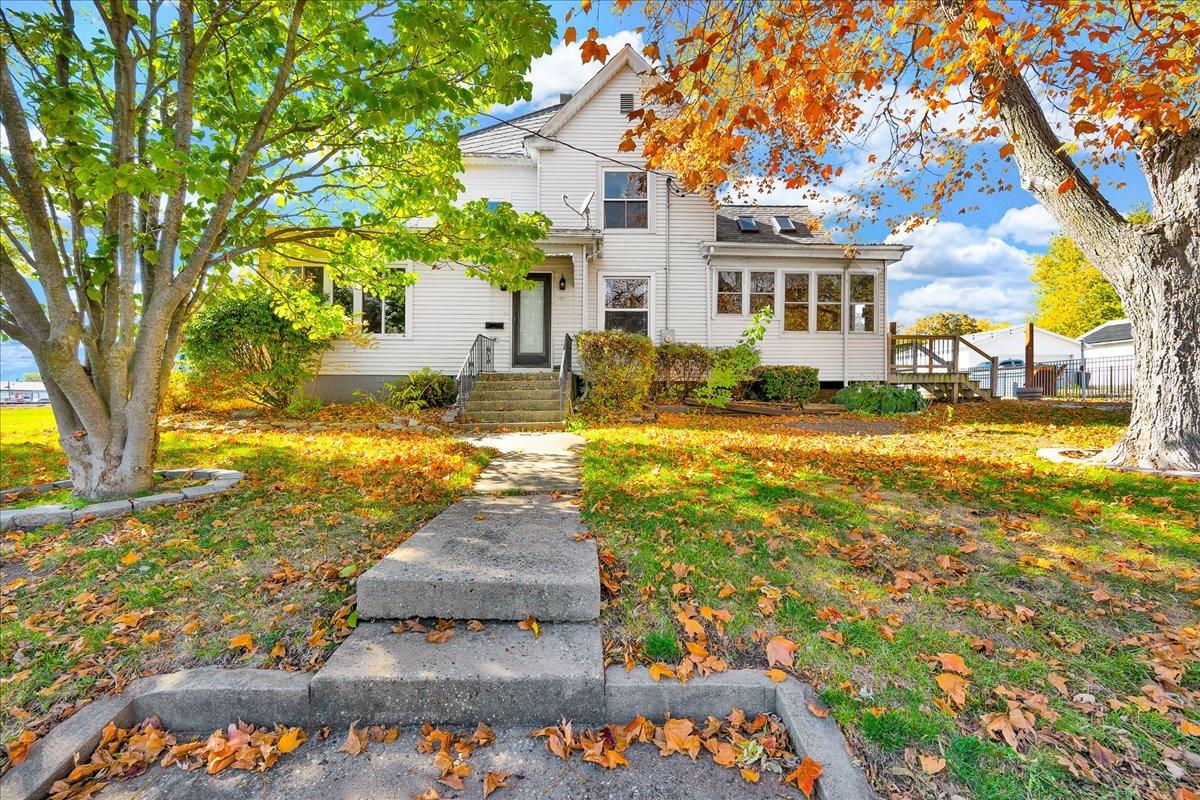 393 E Front St., El Paso, IL 61738