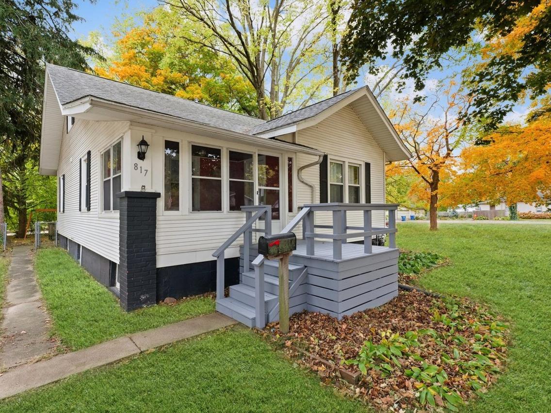 817 E High St., Monticello, IL 61856