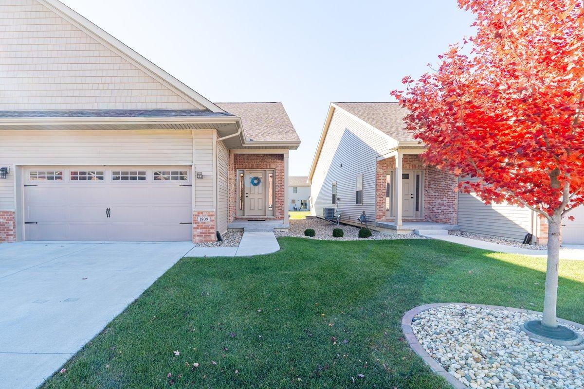 1809 Glenbridge Rd., Bloomington, IL 61704