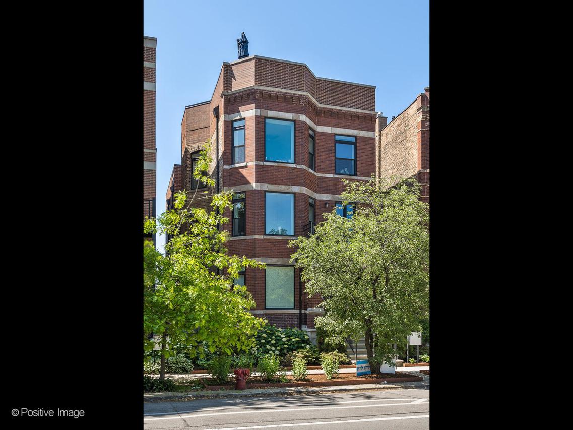 2315 W Roscoe St. #1, Chicago, IL 60618