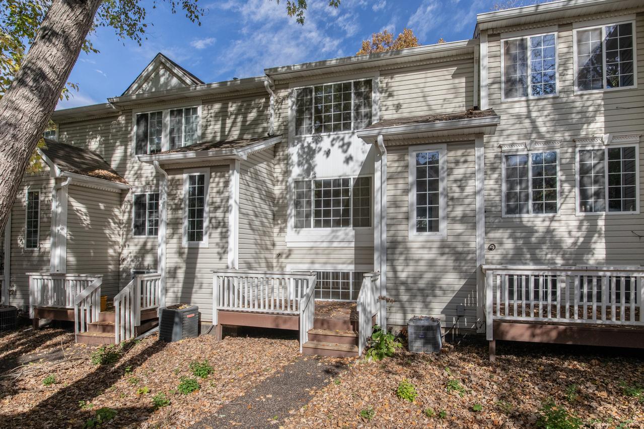 97 N Macgillis Dr., Round Lake, IL 60073