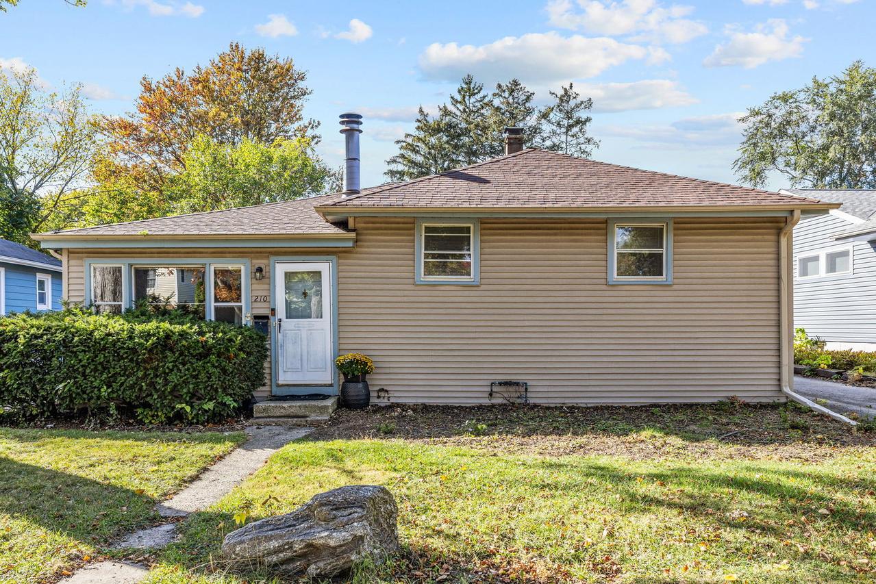 210 N Grant St., Westmont, IL 60559