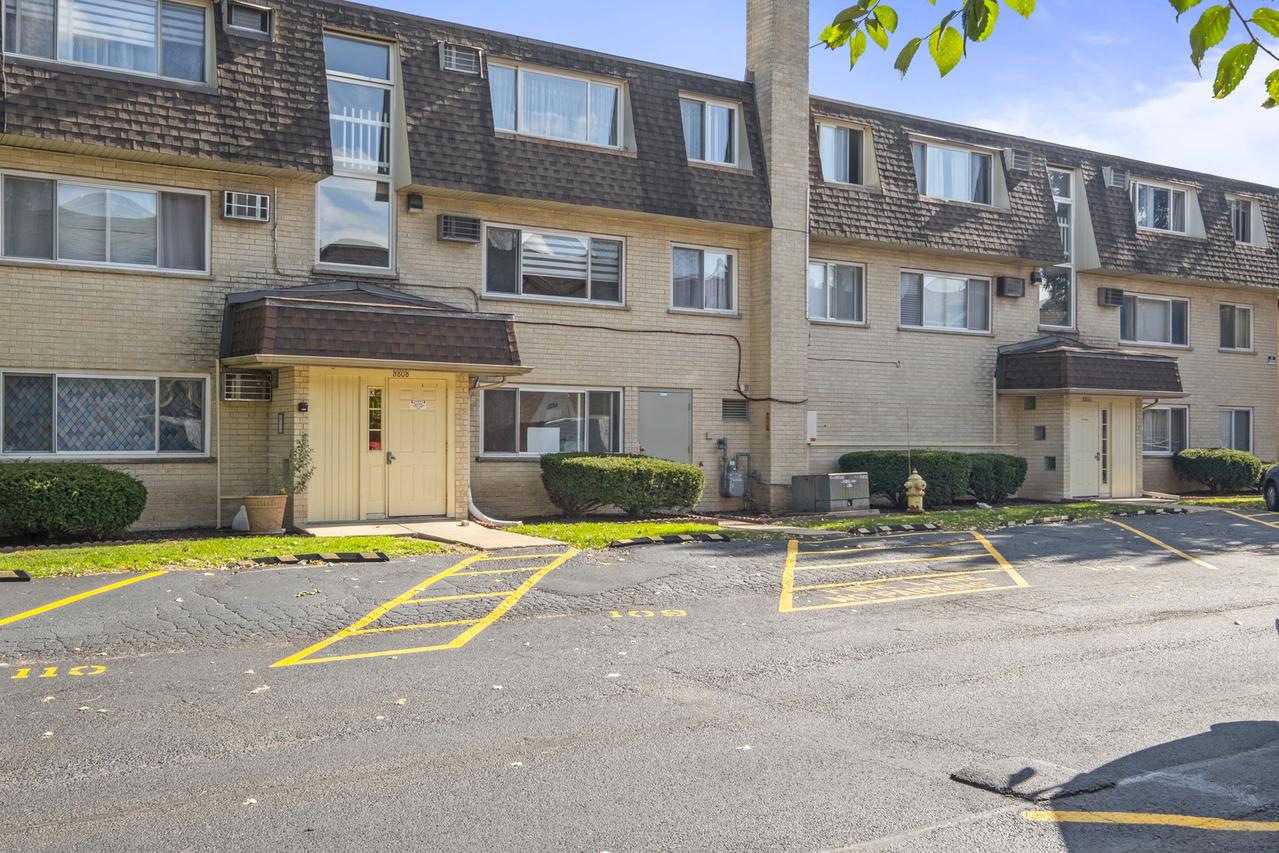 8808 Briar Ct. #2A, Des Plaines, IL 60016