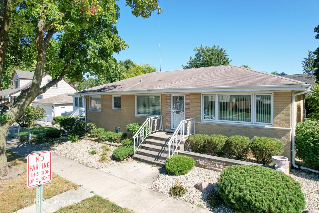 8636 40th St., Lyons, IL 60534