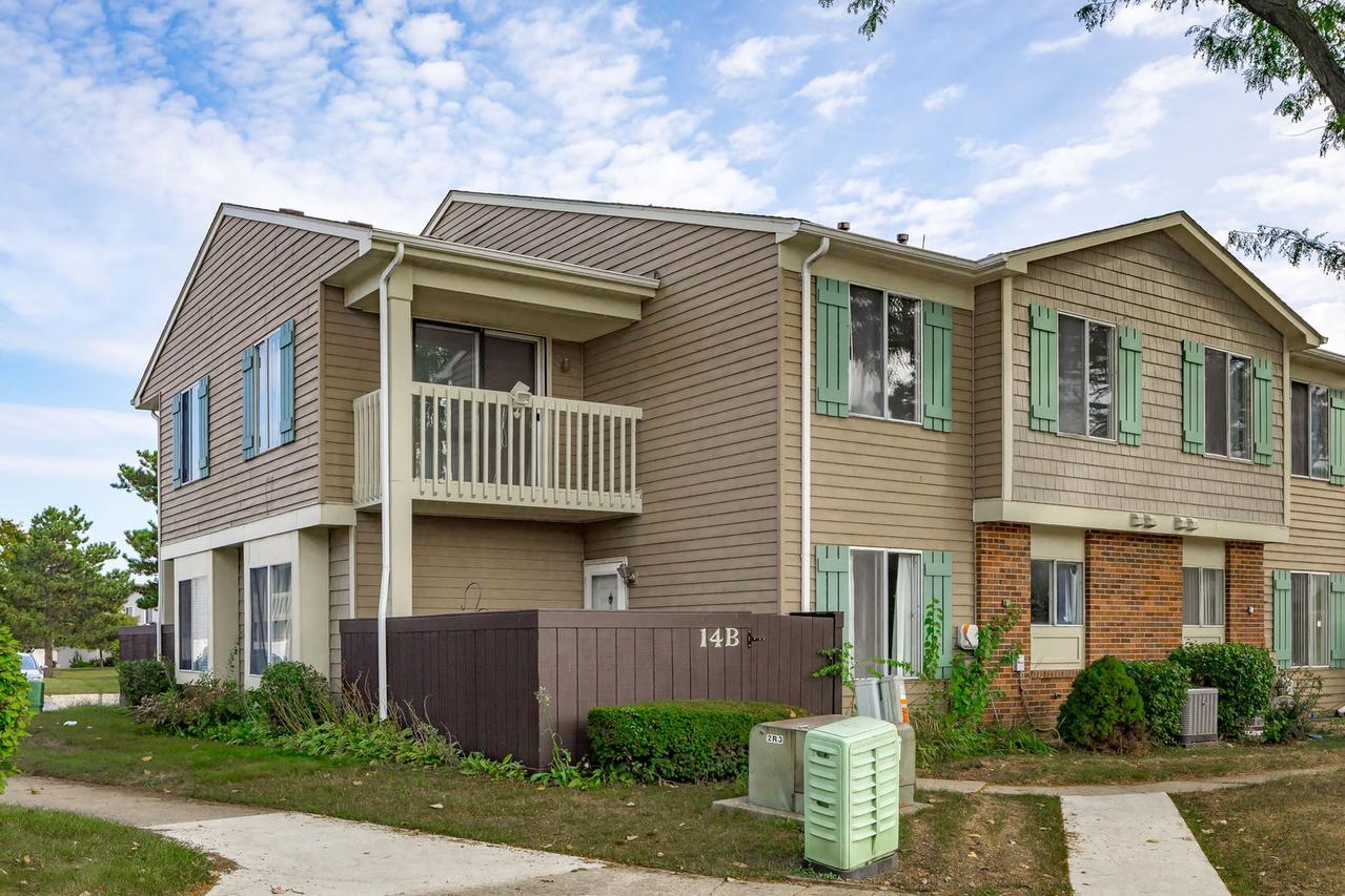 14 Fernwood Dr. #B, Bolingbrook, IL 60440
