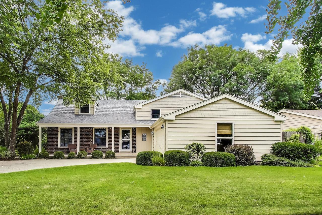 280 Cypress Ln., Libertyville, IL 60048