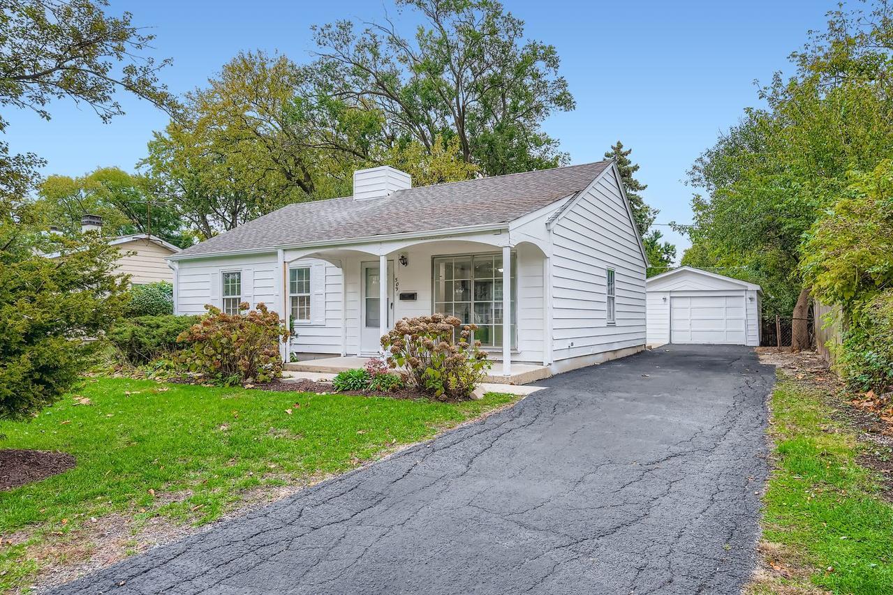 509 Elder Ln., Glenview, IL 60025
