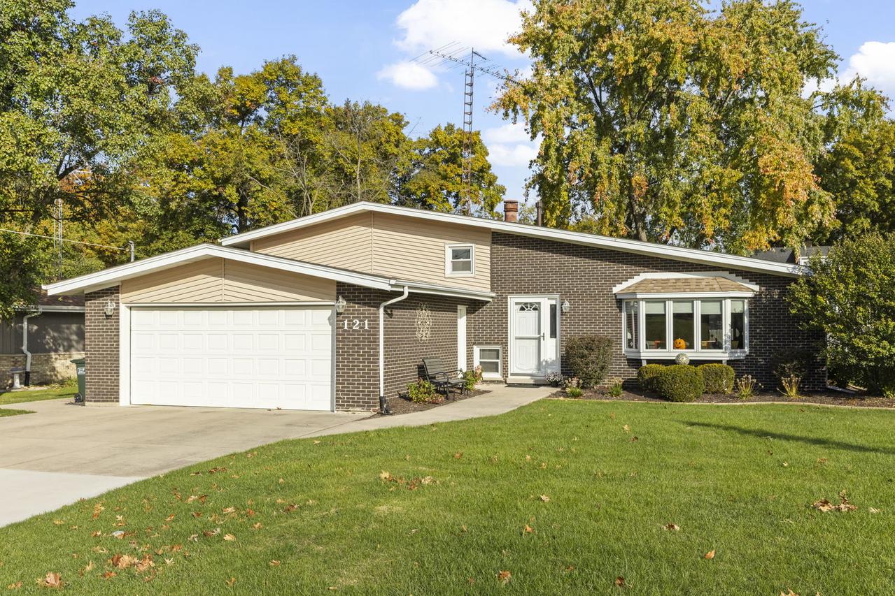 121 Kimber Dr., New Lenox, IL 60451