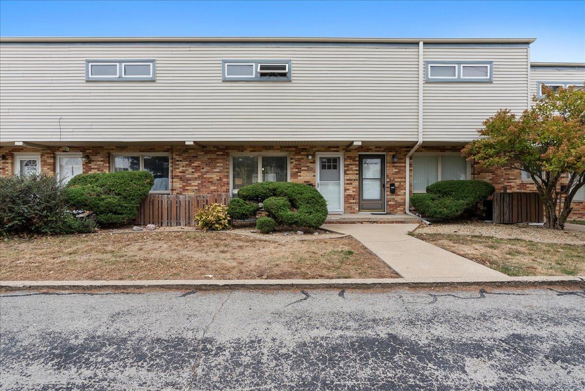 2210 E Lincoln St., Bloomington, IL 61701