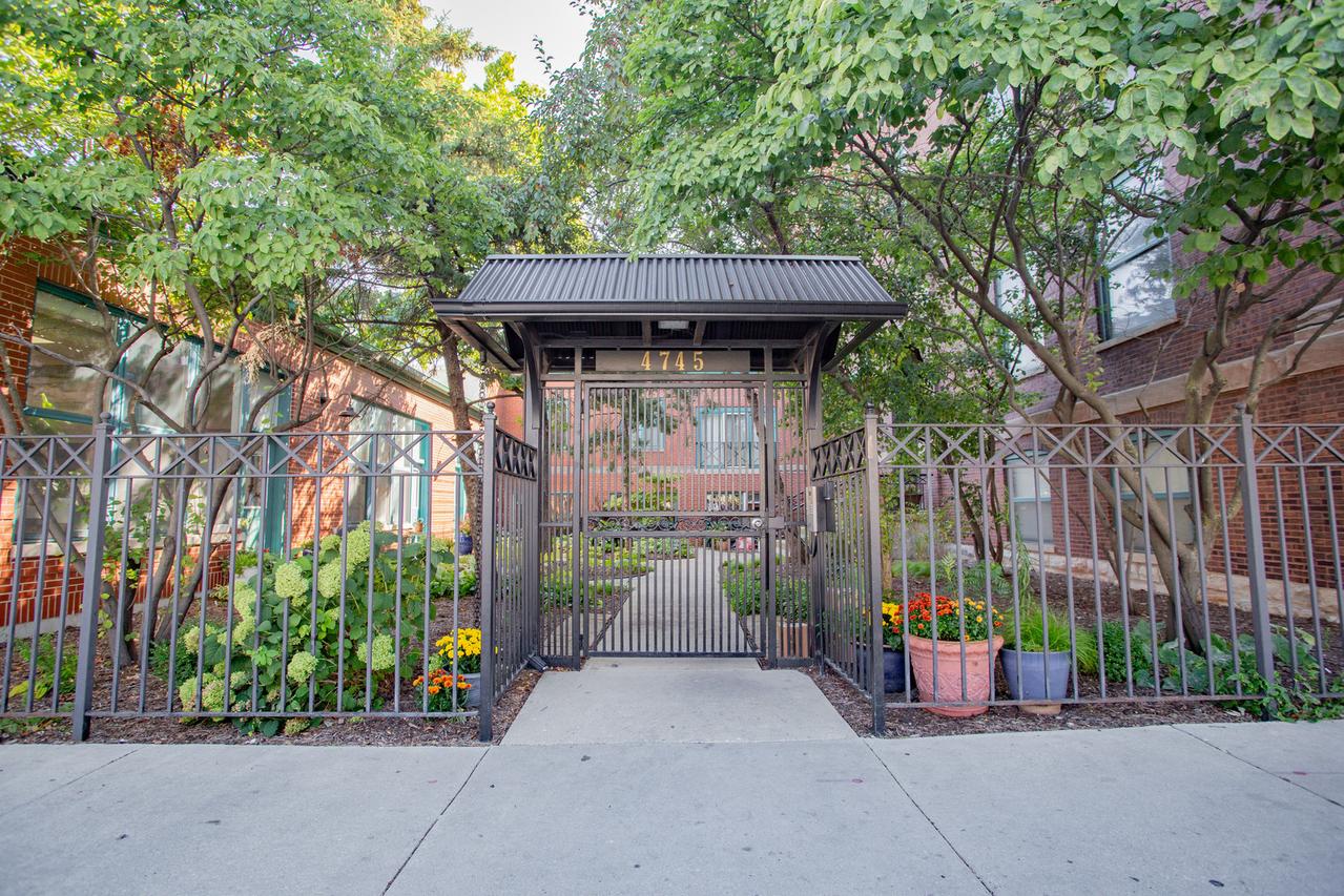 4745 N Ravenswood Ave. #210, Chicago, IL 60640