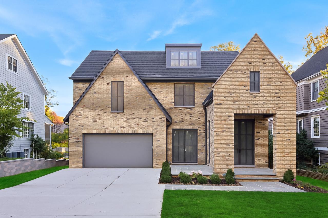 331 Forest Rd., Hinsdale, IL 60521