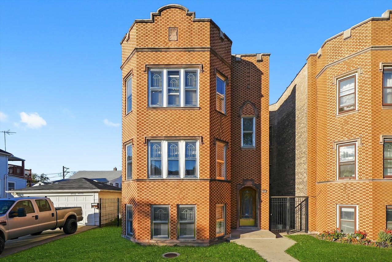 4928 W Altgeld St., Chicago, IL 60639