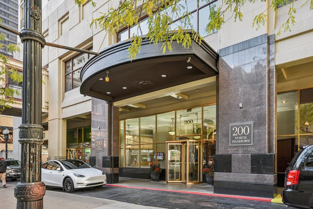 200 N Dearborn St. #1303, Chicago, IL 60601