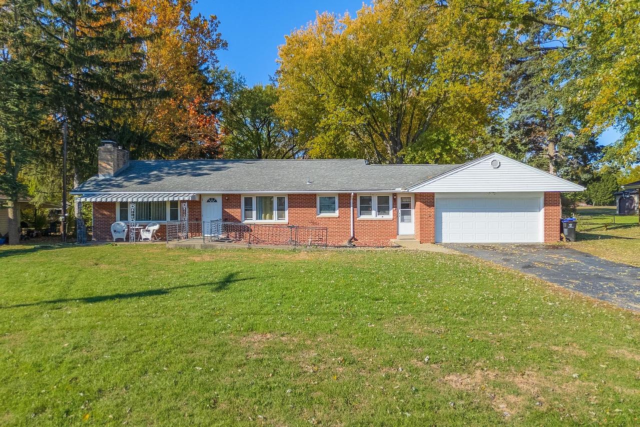 1006 Maple Hill Rd., Bloomington, IL 61705