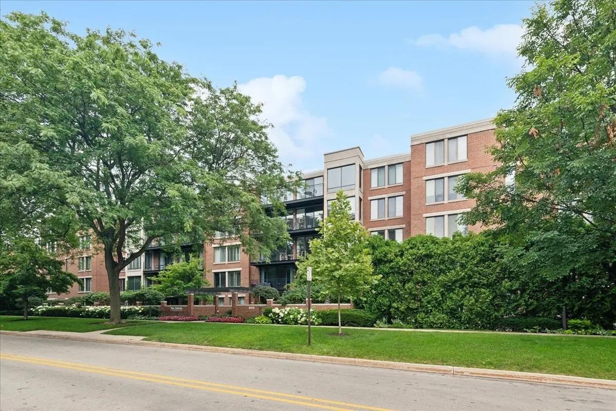 1633 Second St. #204, Highland Park, IL 60035