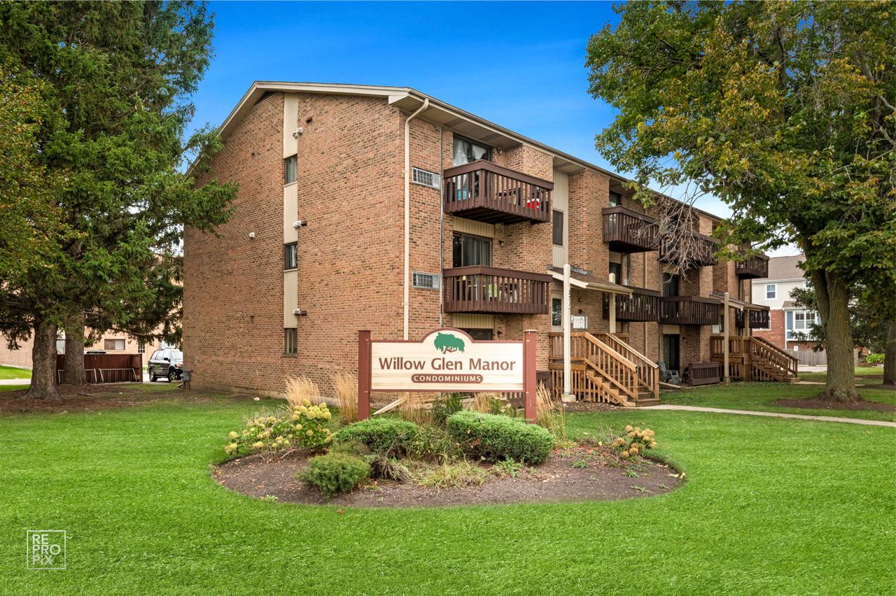 271 Northgate Pkwy. #1B, Wheeling, IL 60090