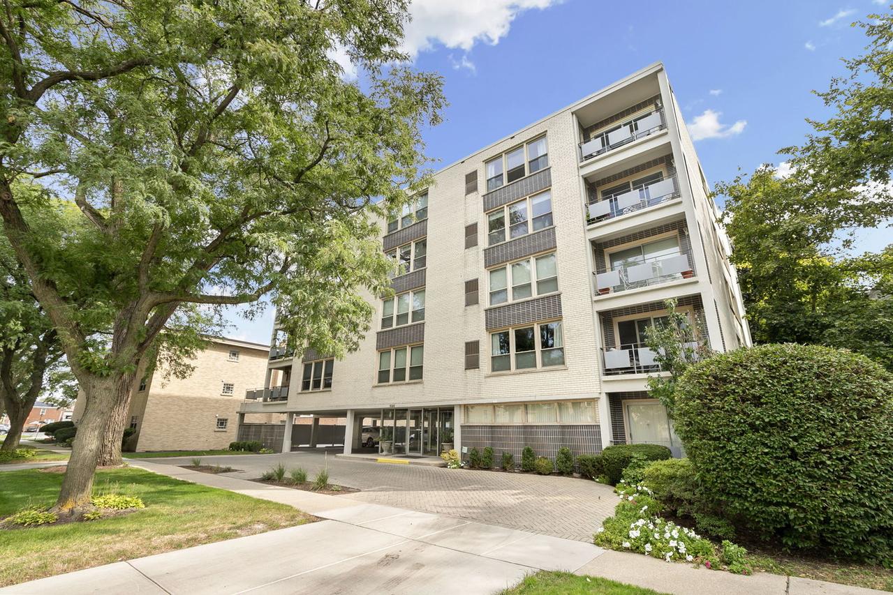 1535 Park Ave. #304, River Forest, IL 60305