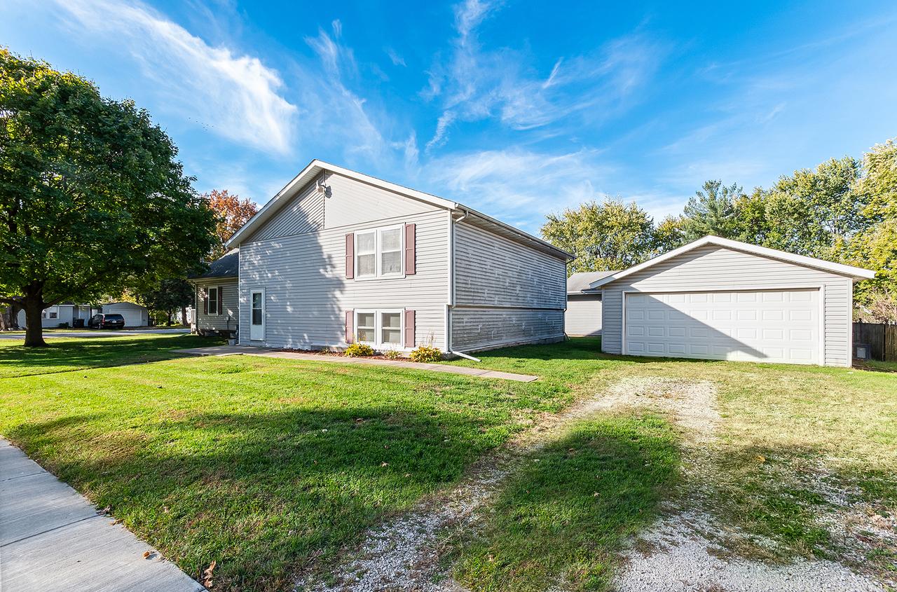 310 W Oak St., Coal City, IL 60416