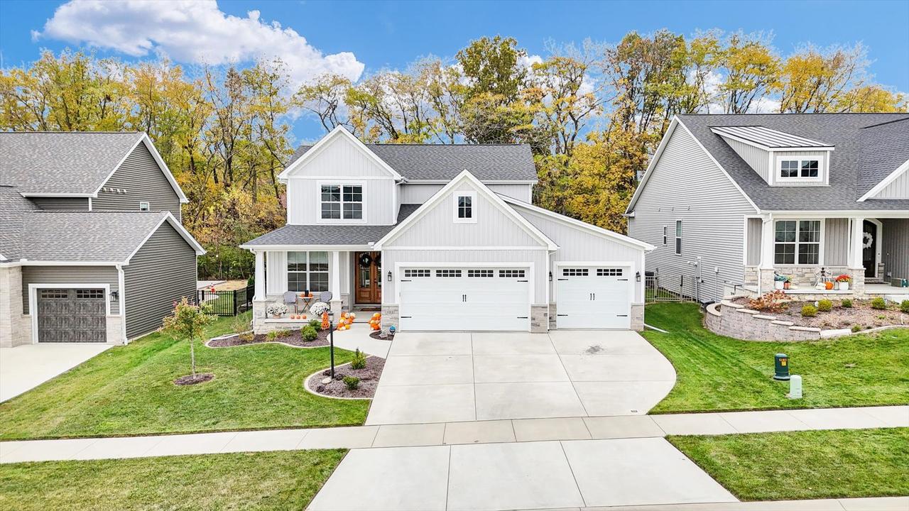 1311 Ravenwood Dr., Mahomet, IL 61853