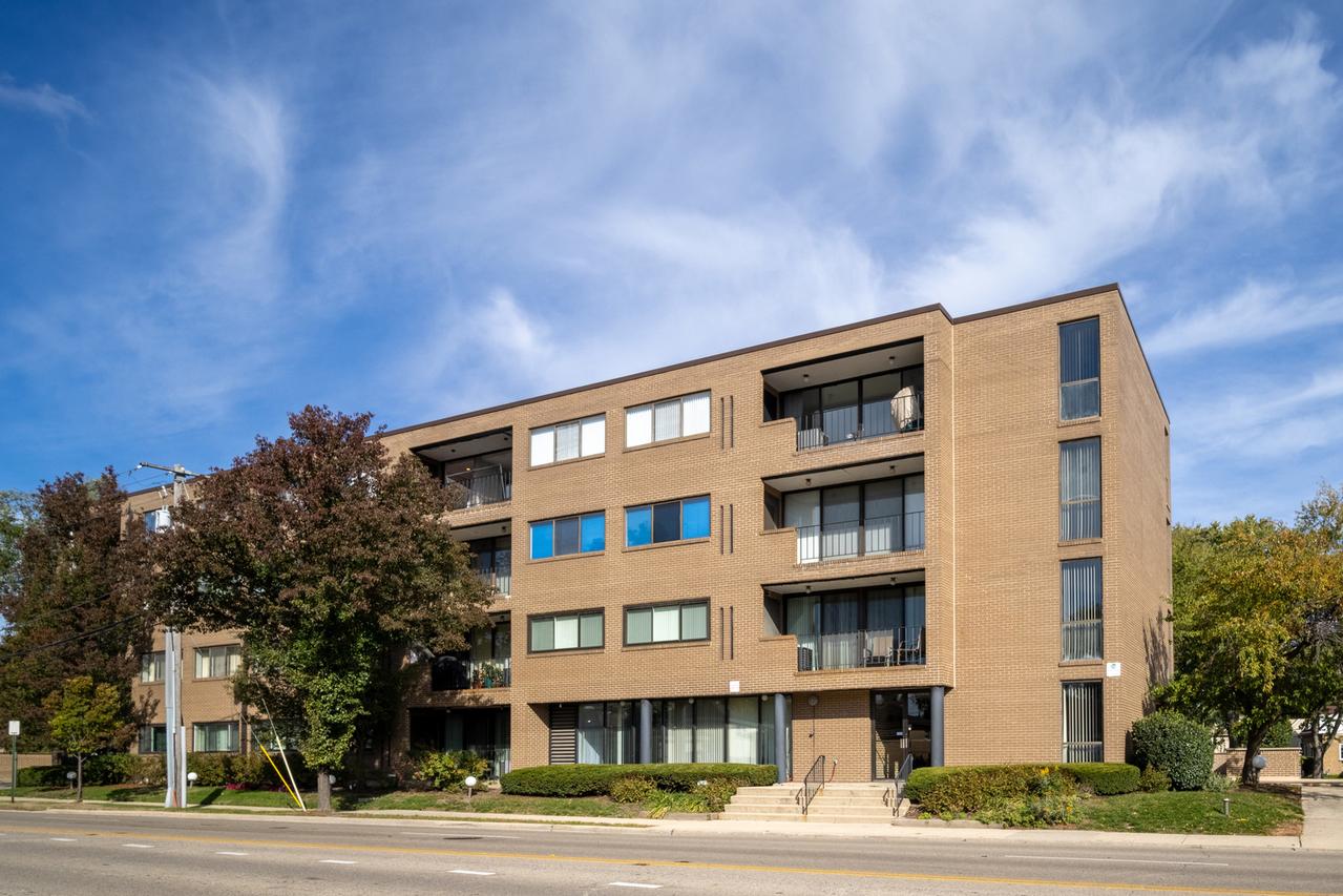 5406 Lincoln Ave. #3F, Skokie, IL 60077