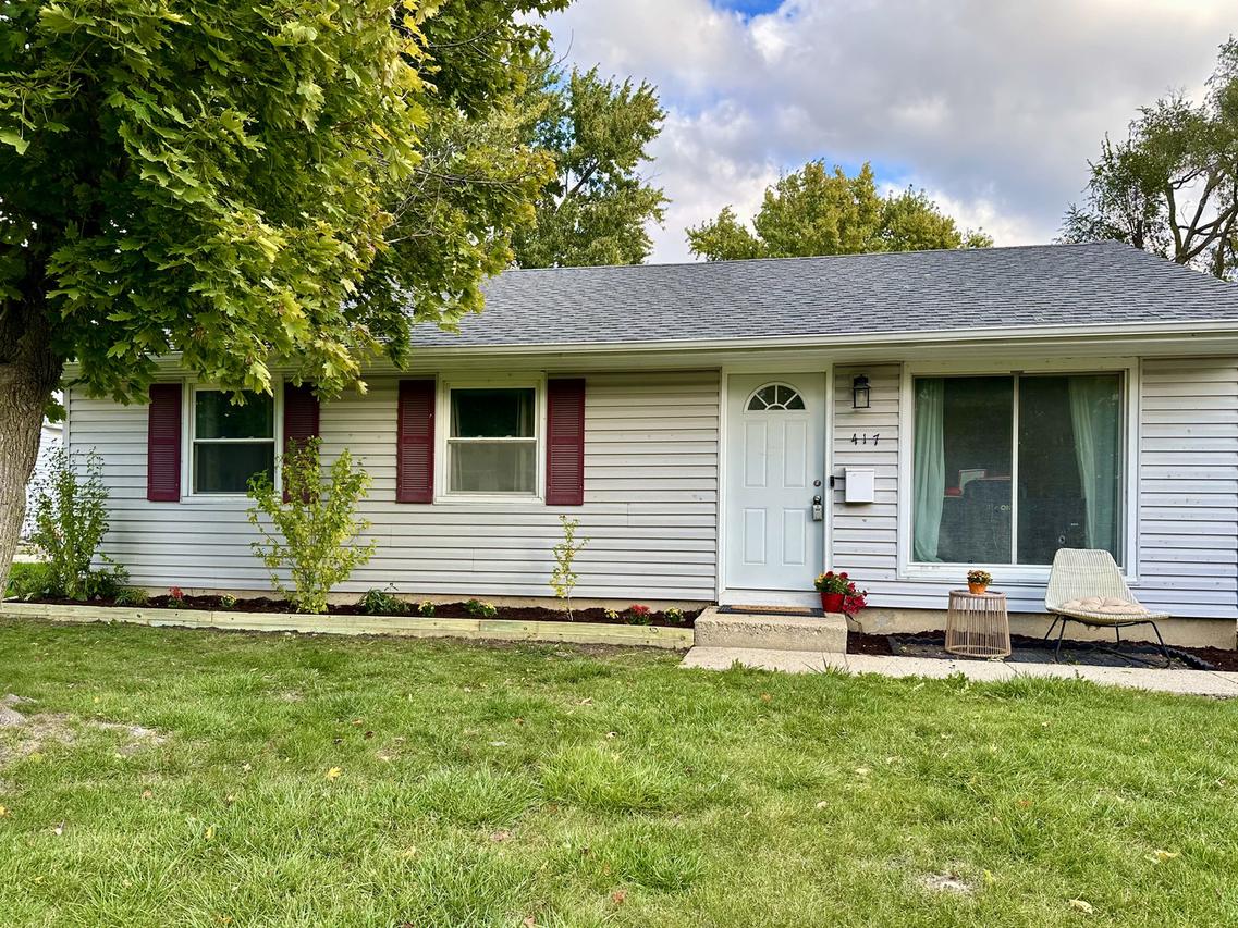 417 Beaver Dr., Streamwood, IL 60107