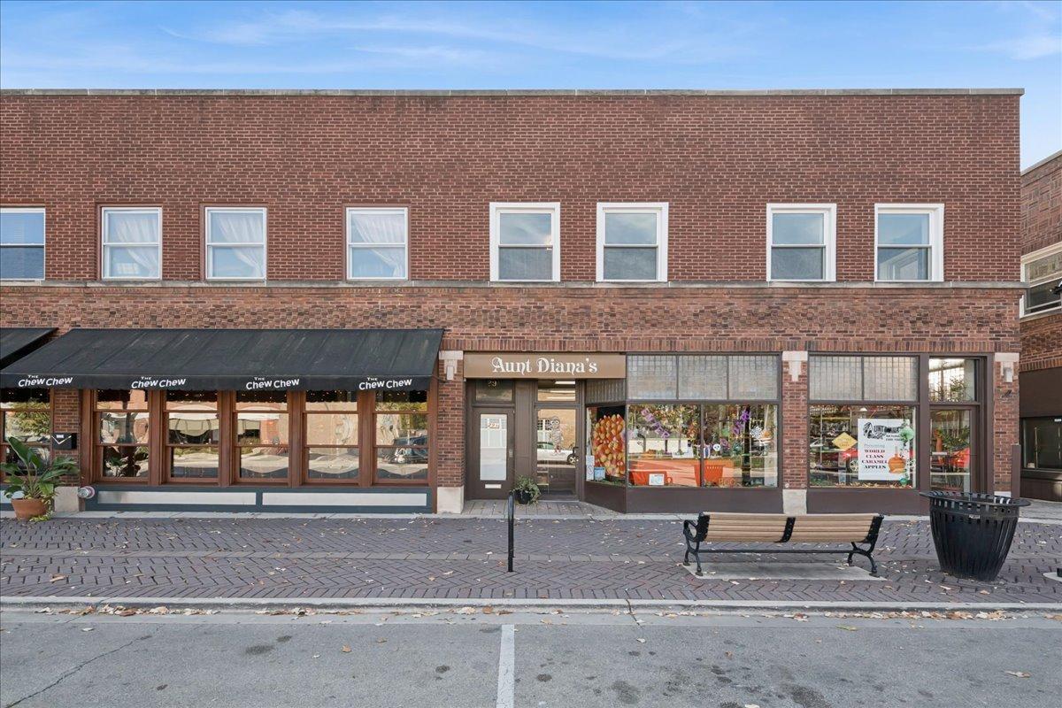 29 E Burlington St. #A, Riverside, IL 60546