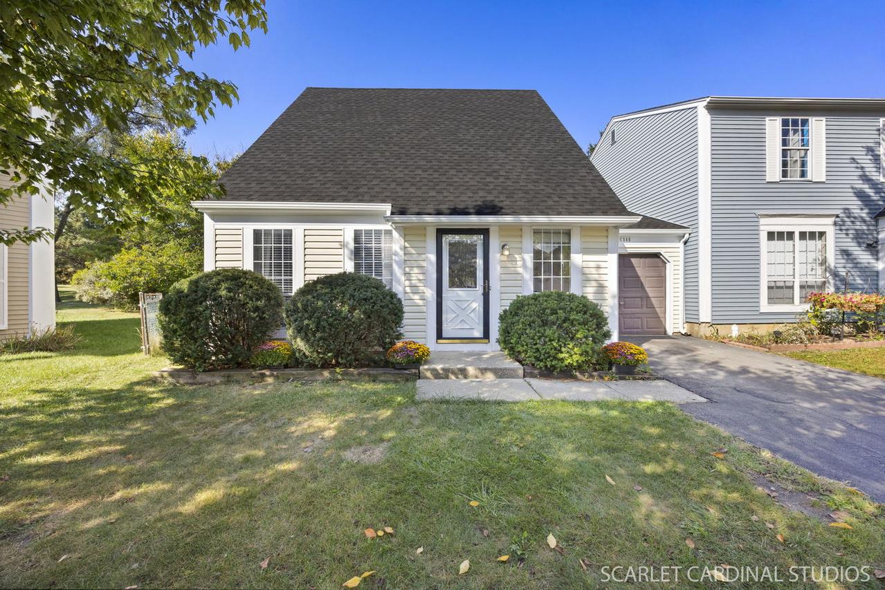 3S340 Blackthorn Ln., Warrenville, IL 60555