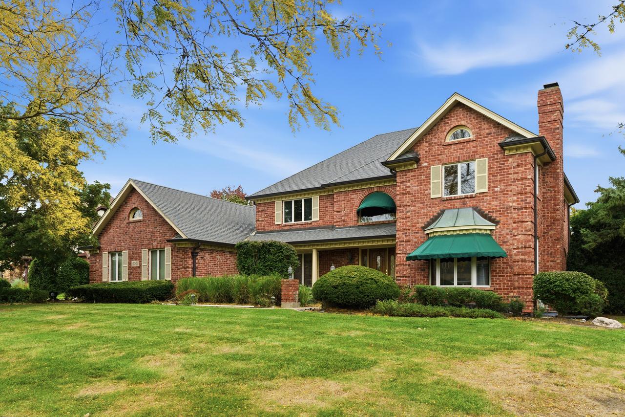 8261 Lake Ridge Dr., Burr Ridge, IL 60527