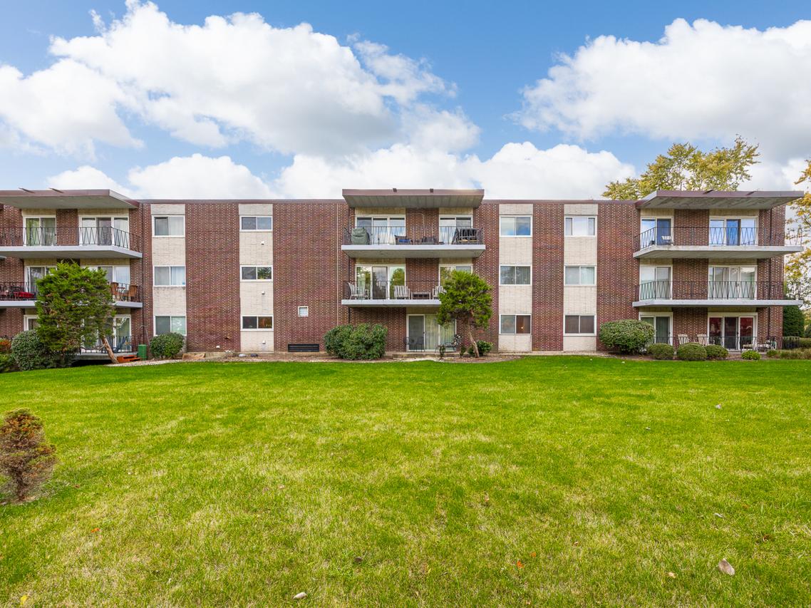 5540 Walnut Ave. #33A, Downers Grove, IL 60515