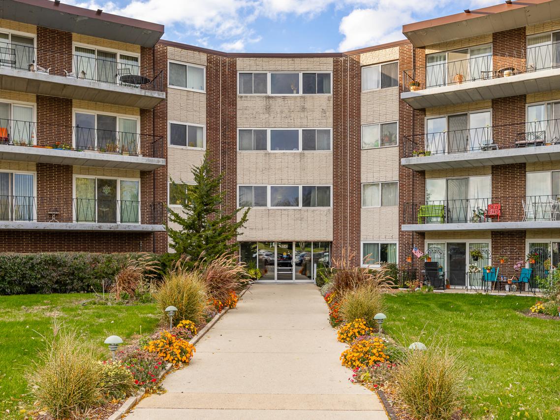 5540 Walnut Ave. #33A, Downers Grove, IL 60515