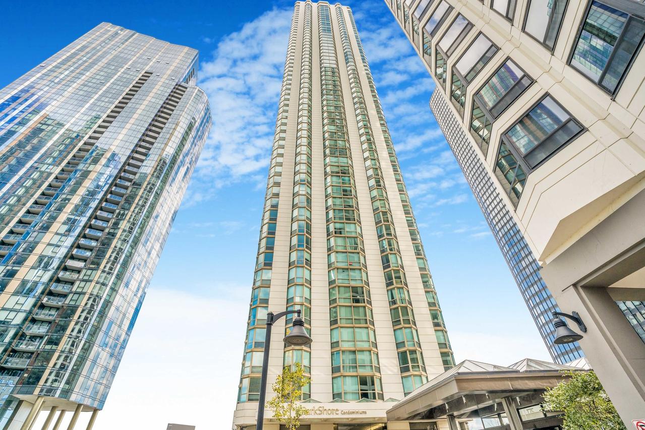 195 N Harbor Dr. #4105, Chicago, IL 60601