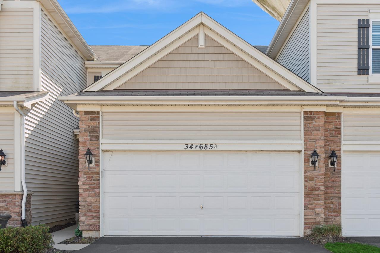 34W685 Roosevelt Ave. #B, St. Charles, IL 60174