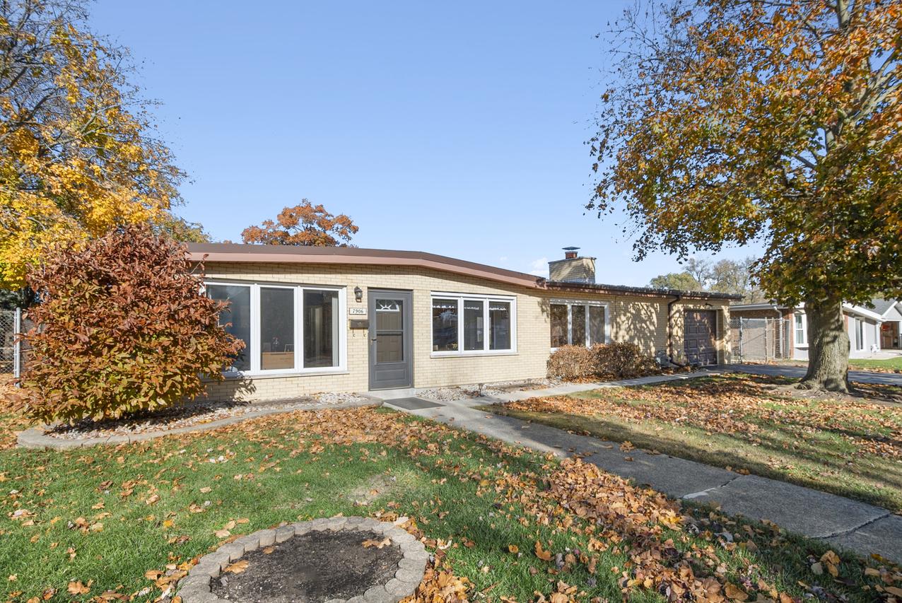 7906 W 98th St., Hickory Hills, IL 60457