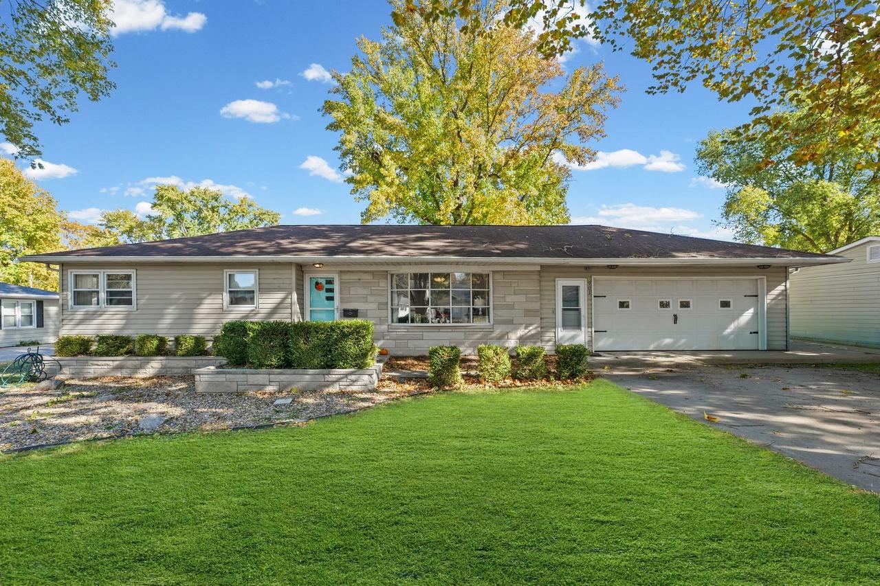 903 S Longview Rd., Monticello, IL 61856